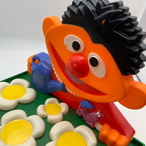 Vintage Lewco 1988 Sesame Street Ernie's Twiddley Winks Plastic Game Board - Picture 9 of 12